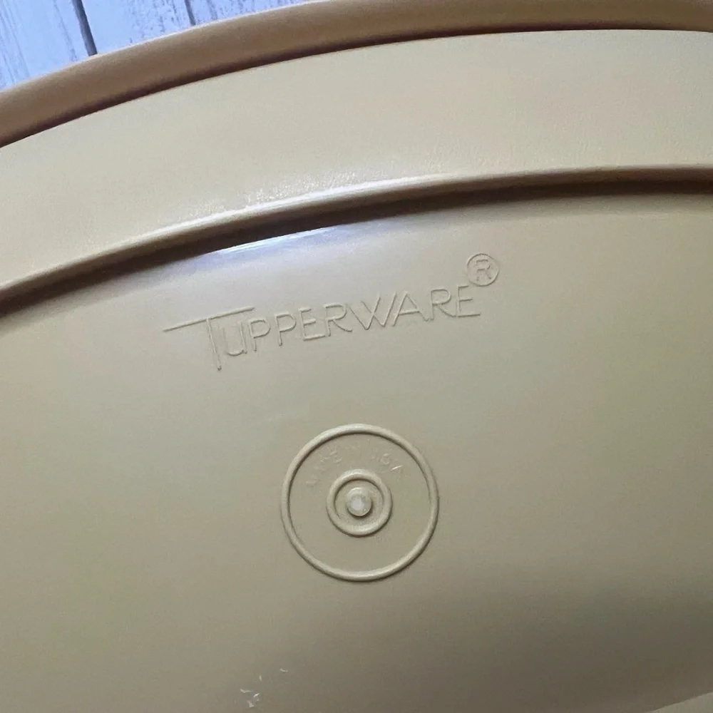 Tupperware vintage Yellow microwave veggie steamer